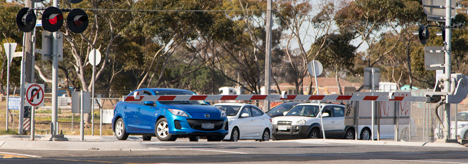 Mount Derrimut Road level crossing (cr: Level Crossing Removal Project)